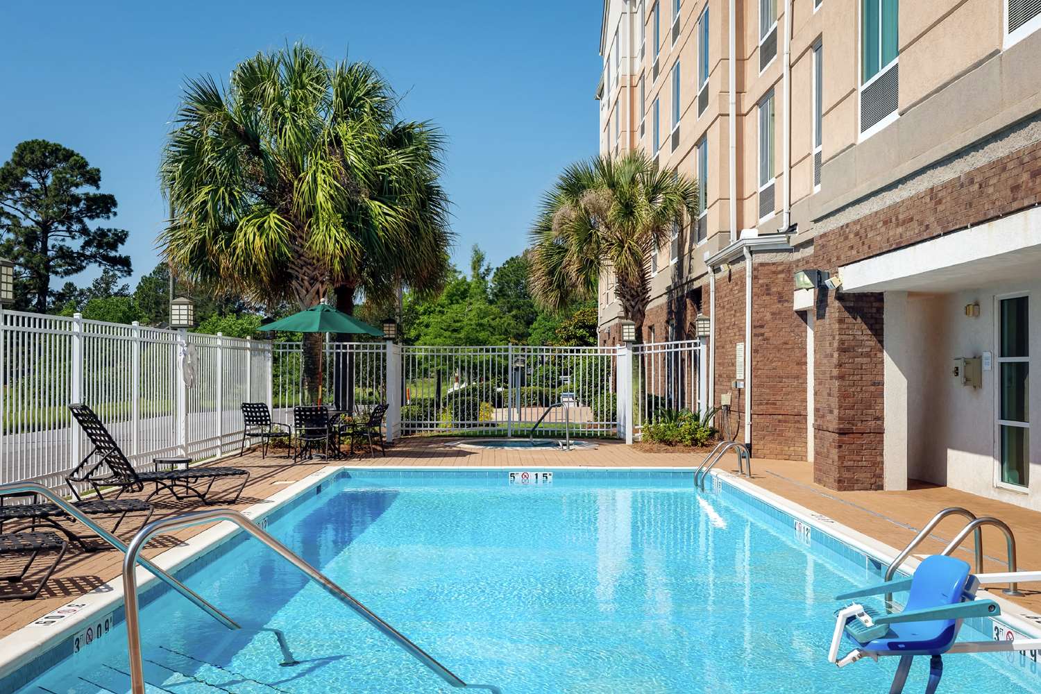 Hilton Garden Inn West I 65 Airport Blvd 16/30