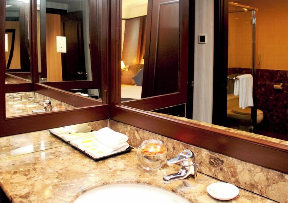 Mardhiyyah Hotel And Suites 52/52