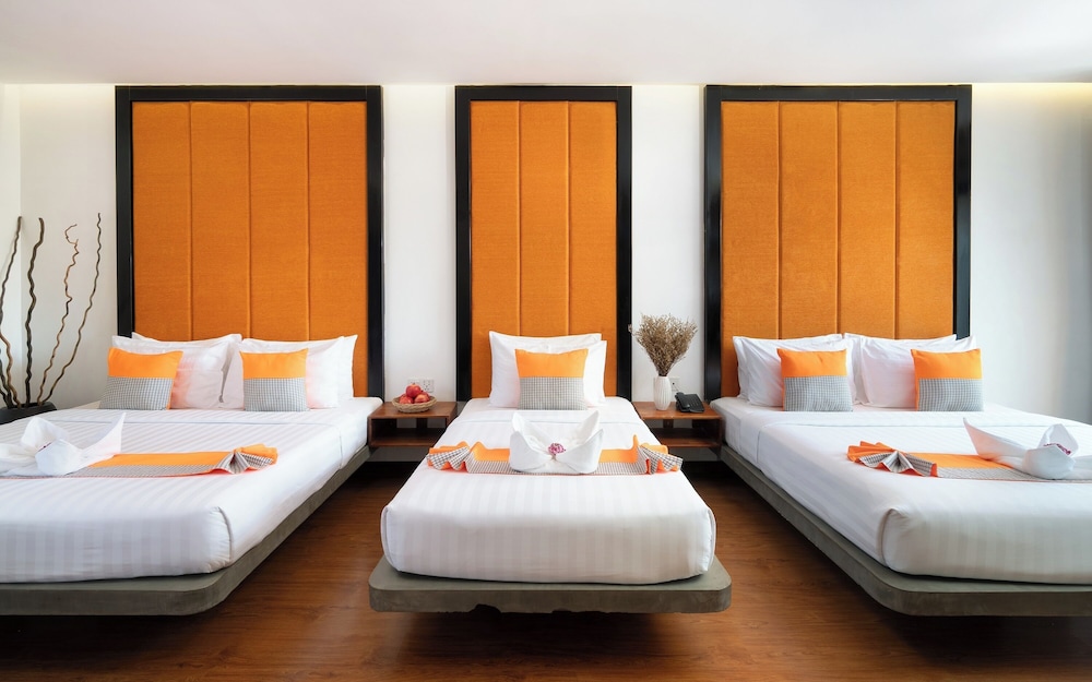 Super, Deluxe, Family, 2 King Beds, Single Bed, Pool View, Balcony