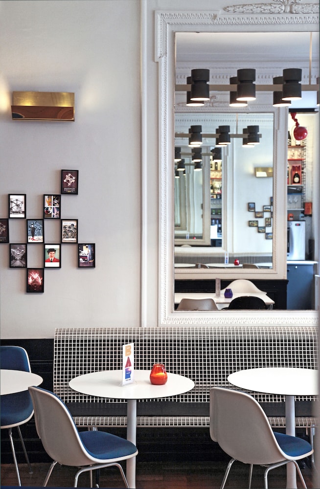 Vintage Hotel 44/50