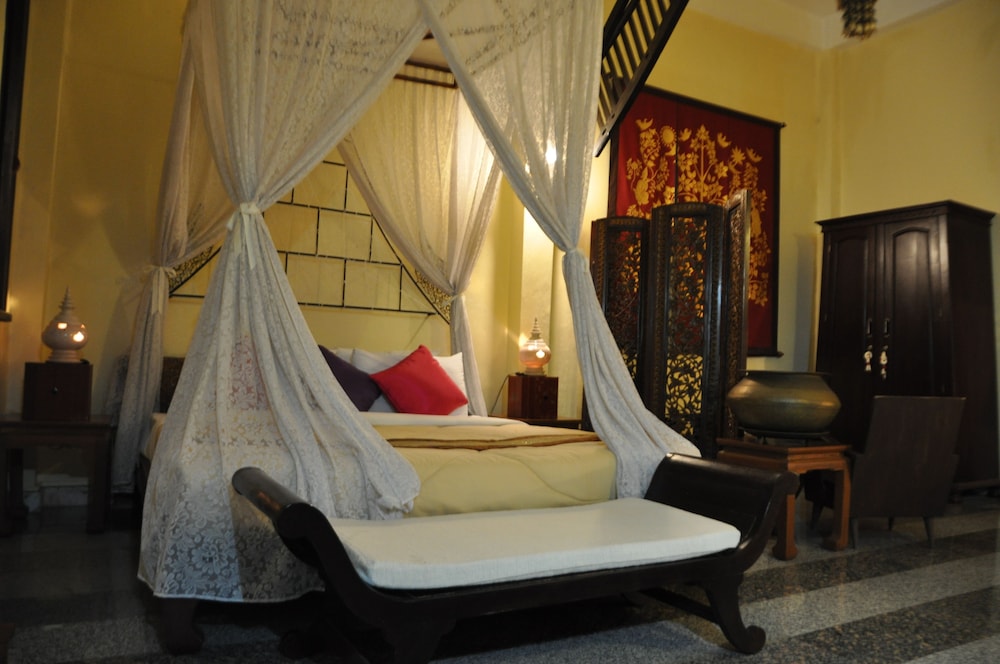DELUXE, DOUBLE BED