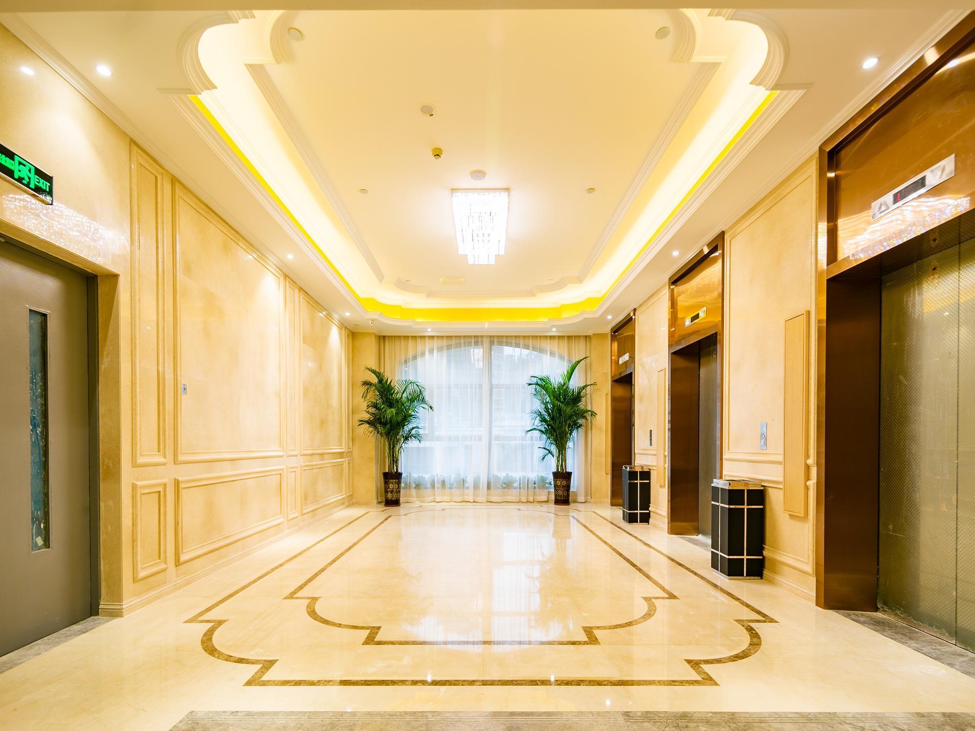 James Joyce Coffetel Chengdu (Huayang Convention and Exhibition Center Haichang Polar Aquarium) 13/42