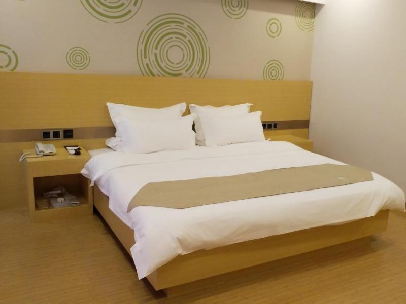 GreenTree Inn HuaiAn Area for development Shenzhen East Road Express Hotel 19/26