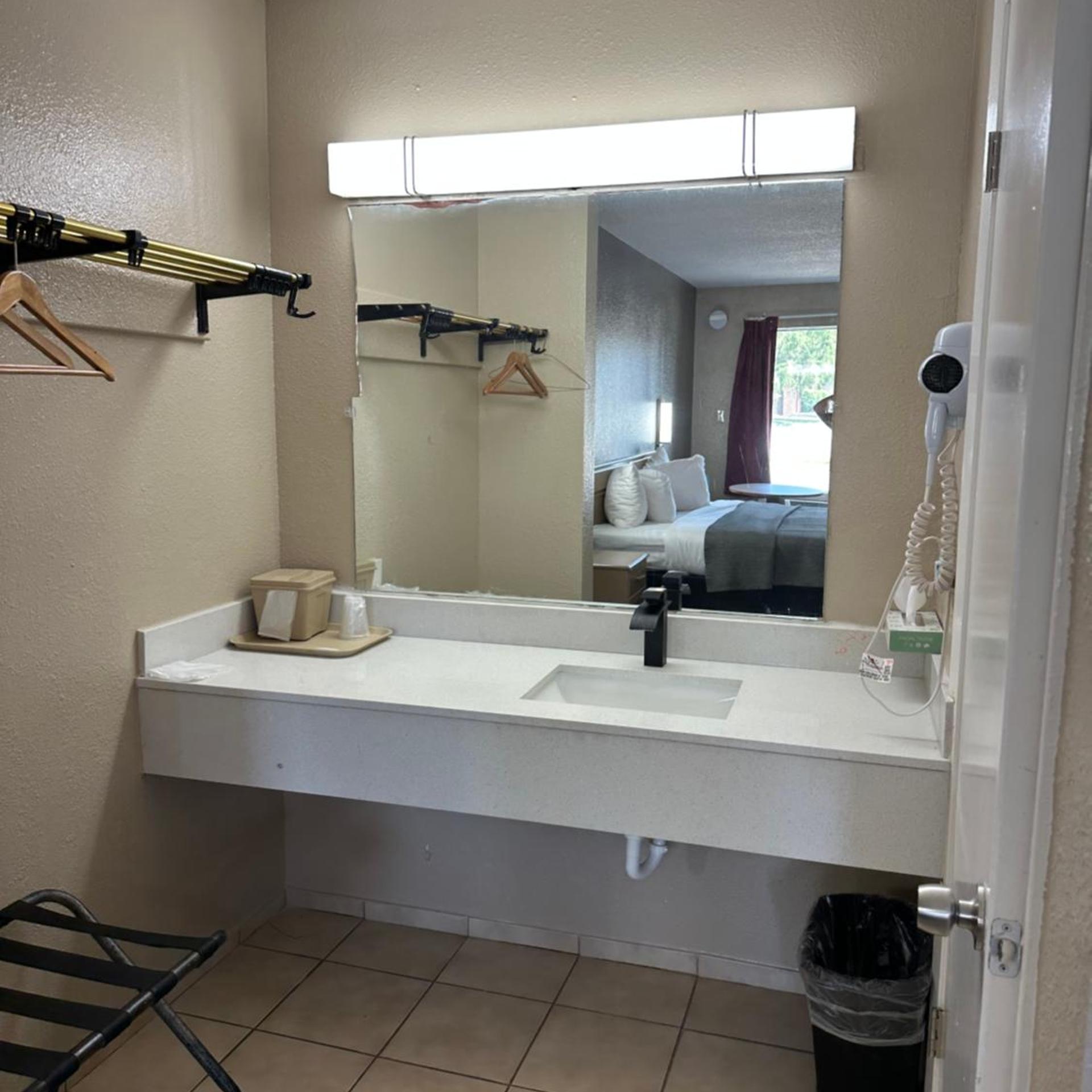 Travelers Rest Motel 21/21