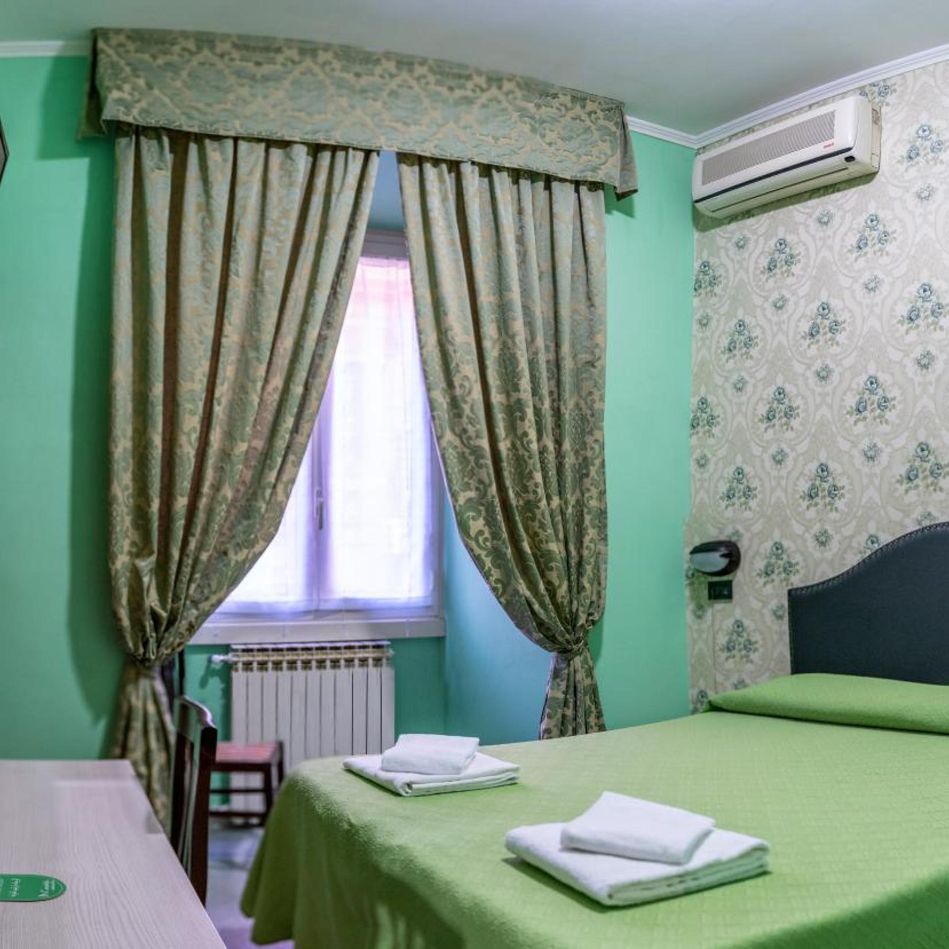 غرفة بسرير مزدوج أو سريرين منفصلين، Hotel Ferrarese Roma 9/10