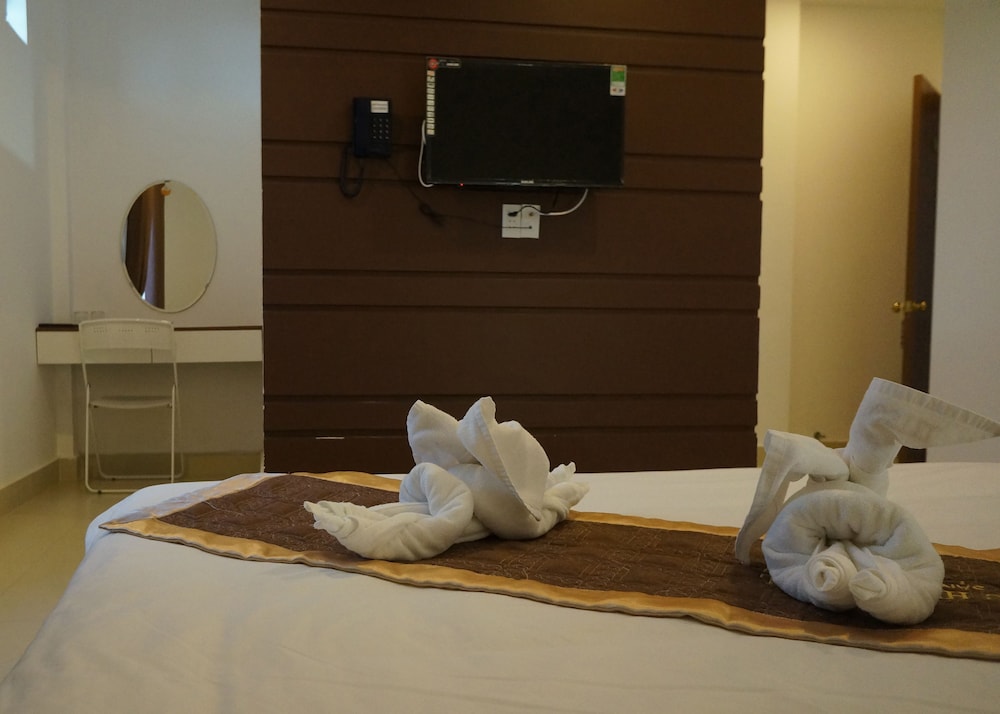 Poetic Hue Hotel 32/50