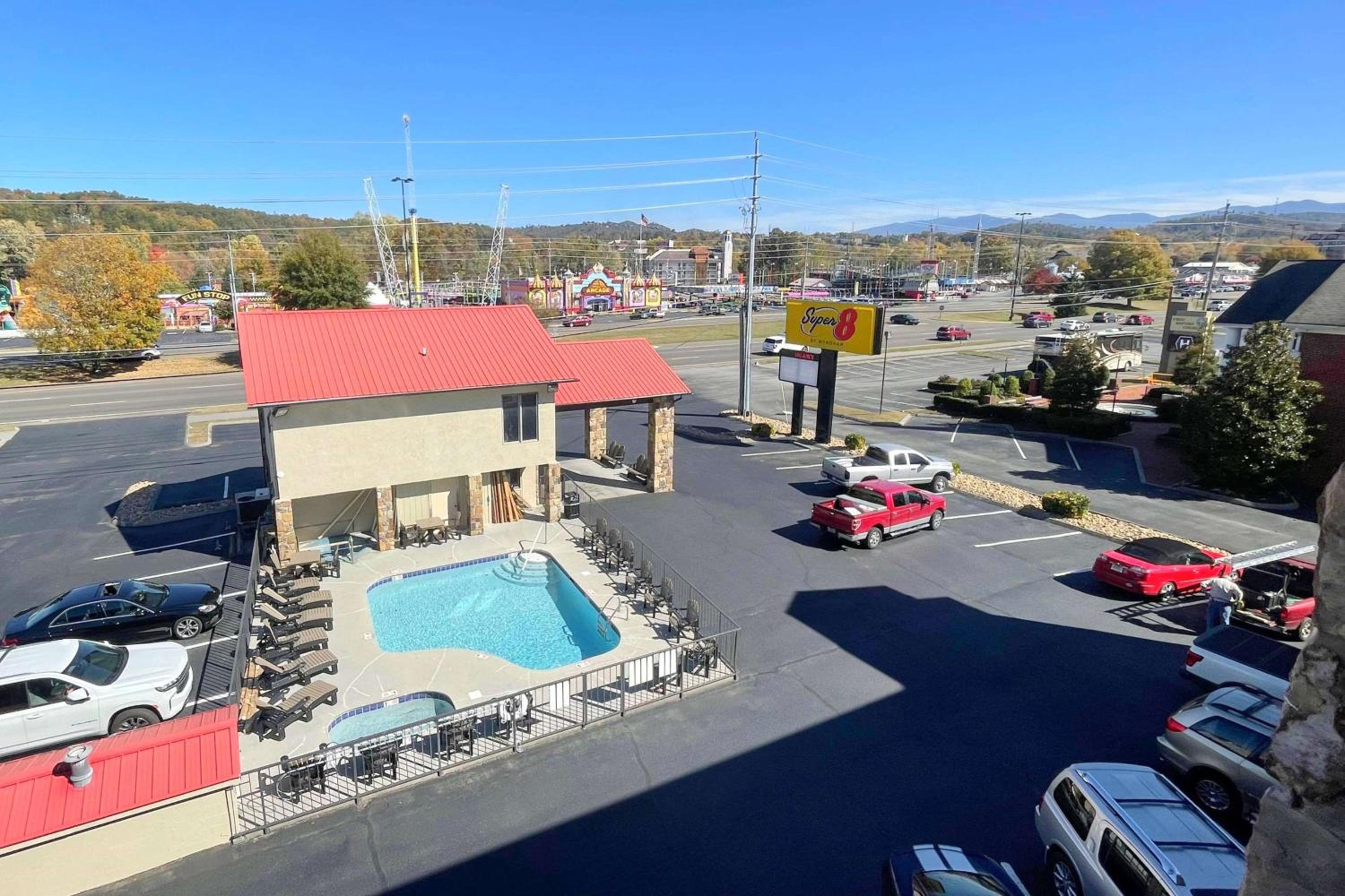 Super 8 by Wyndham Pigeon Forge Downtown 18/22