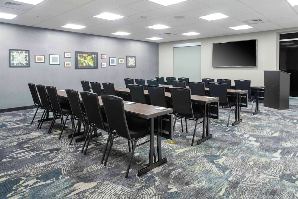 Homewood Suites By Hilton Lansing Eastwood 39/40