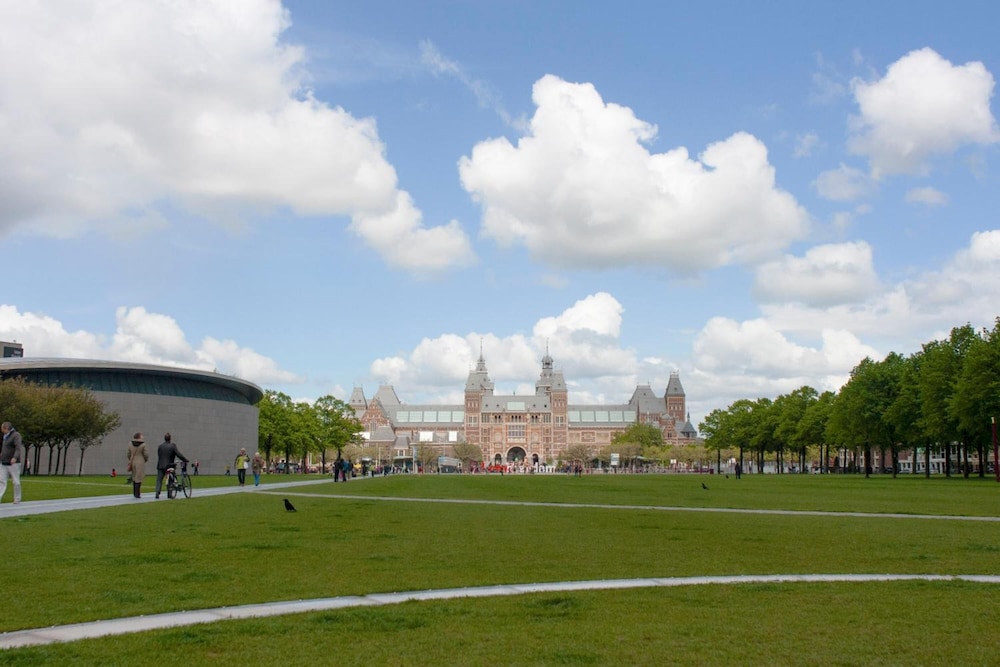 TRIANON AMSTERDAM 43/48