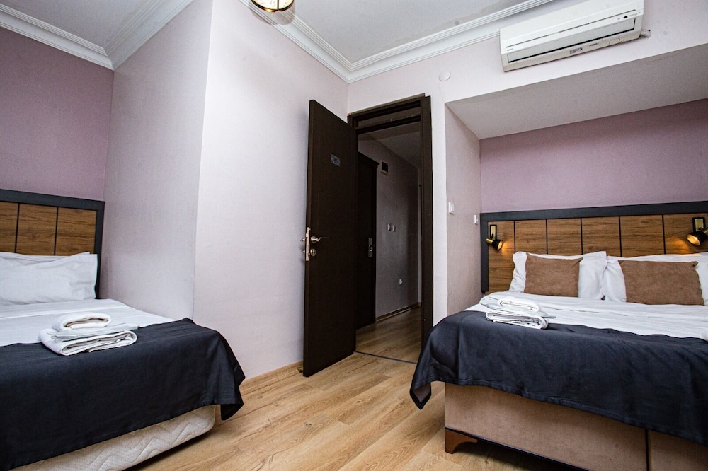 COMFORT HOTEL TAKSIM 12/49