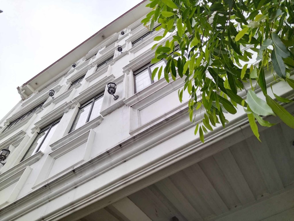 Makati Riverside Inn 3/54