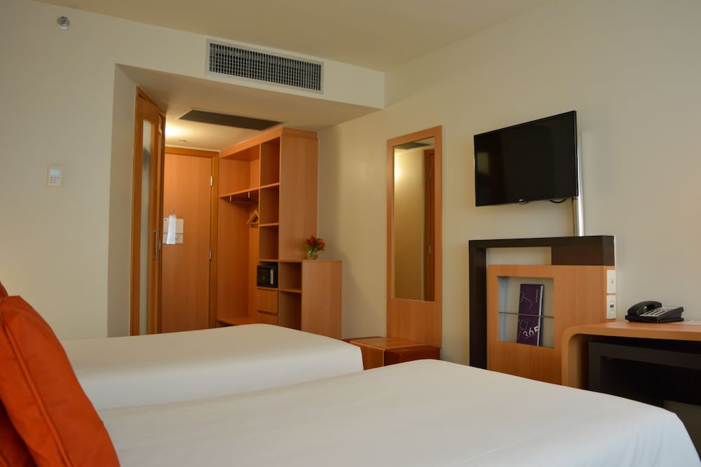 Regency Barra Hotel 12/50