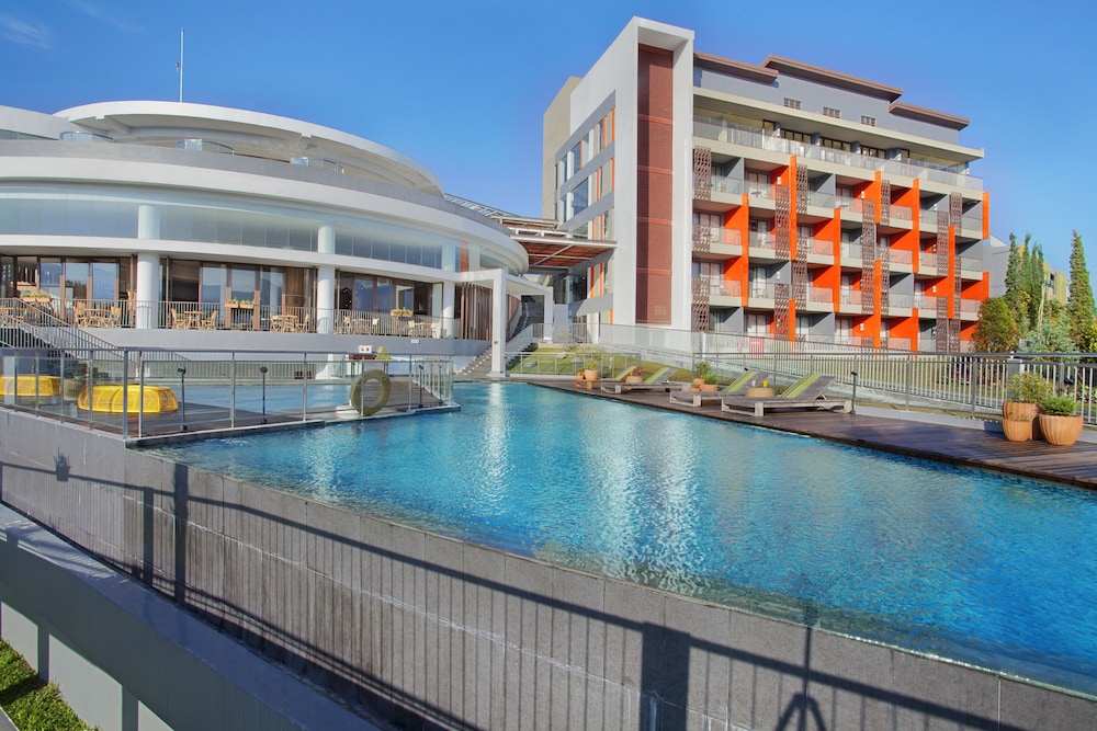 Pesona Alam Resort & Spa 2/50