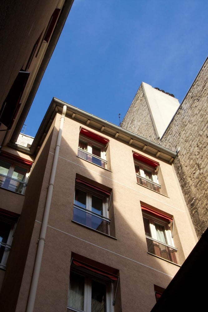 Auberge Internationale Des Jeunes 2/44