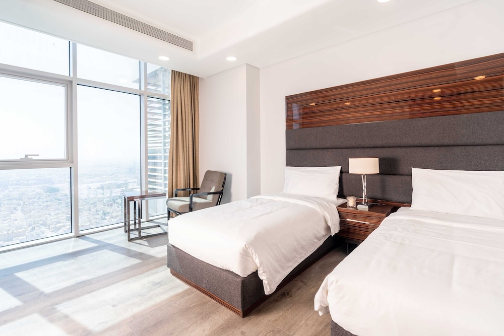S Plaza Suites Hotel 18/70