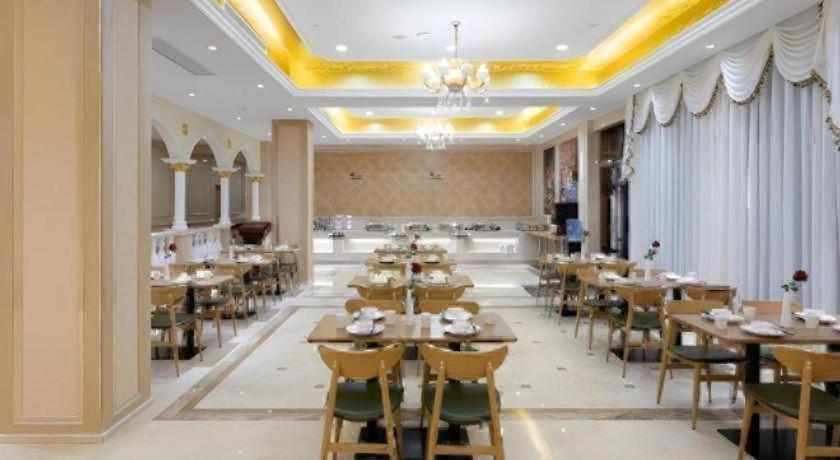 Vienna Hotel (Wuhan Jiangang Metro Station) 45/59