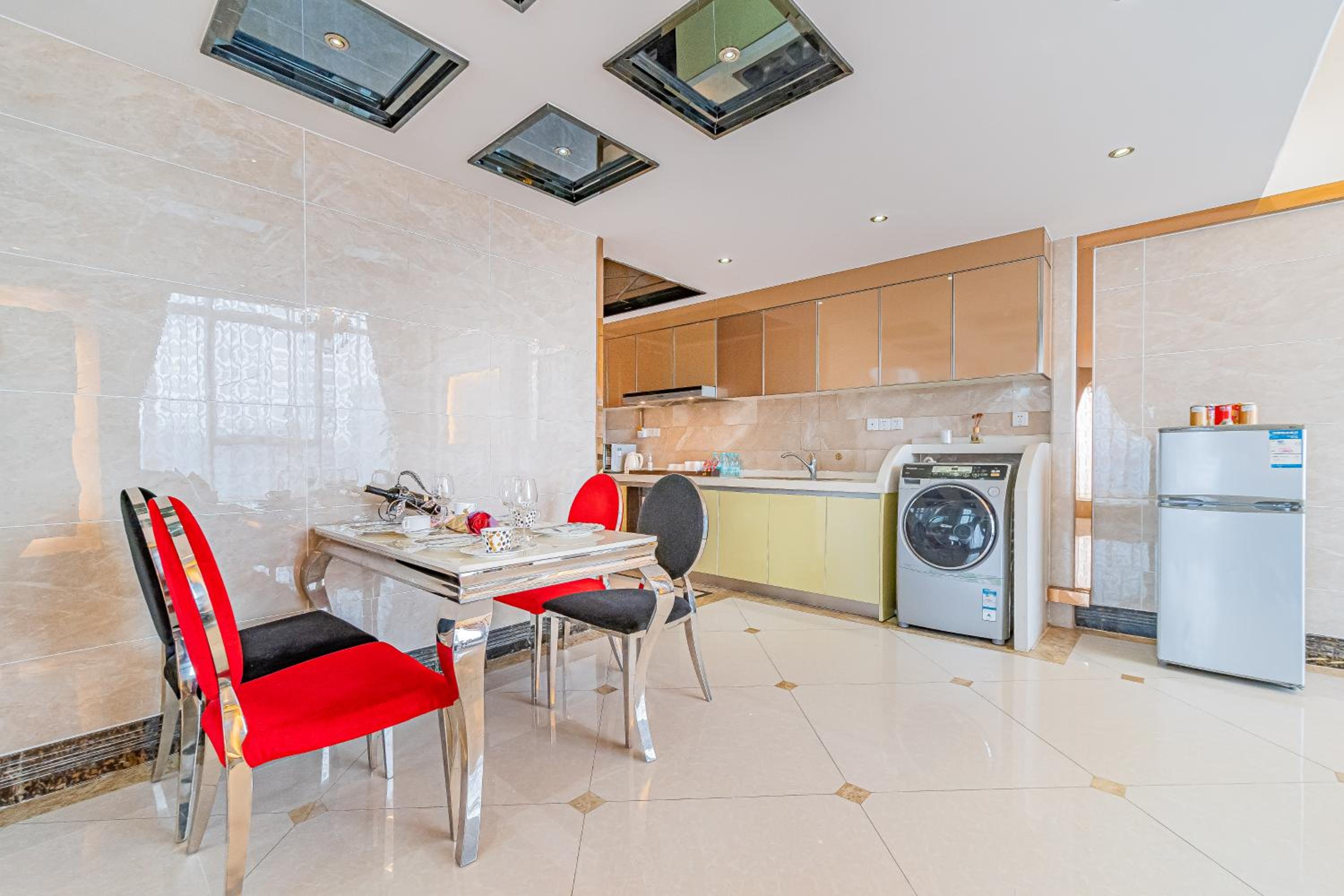 South North International Apartment 40/45