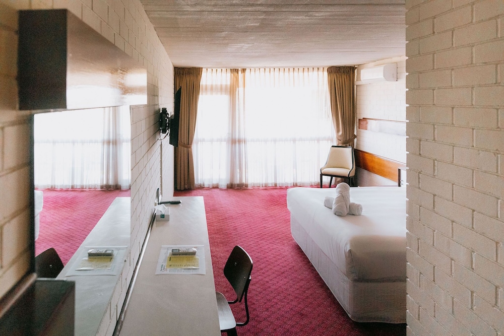 INDIAN OCEAN HOTEL 15/55