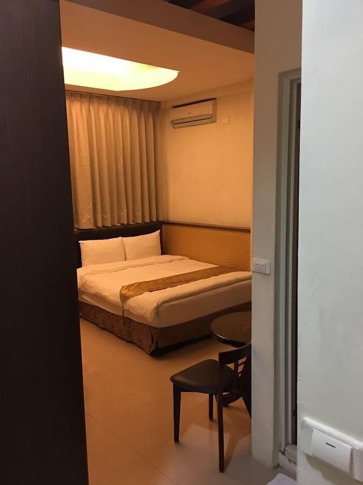 Ri Yue Hu Pan Hotel 20/28