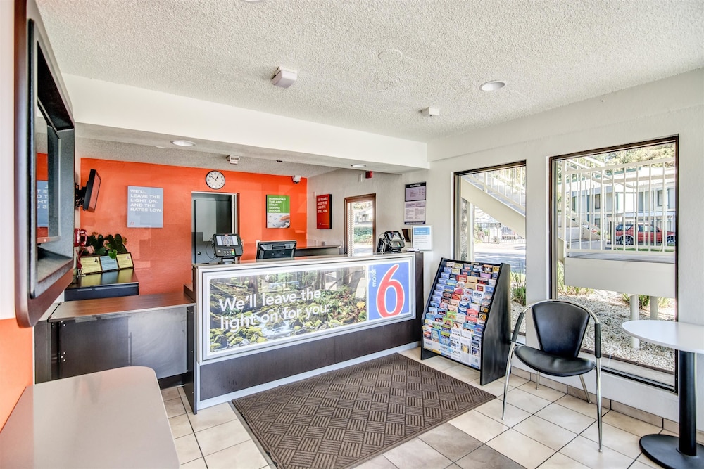 Motel6 Stockton, CA - North 8/46