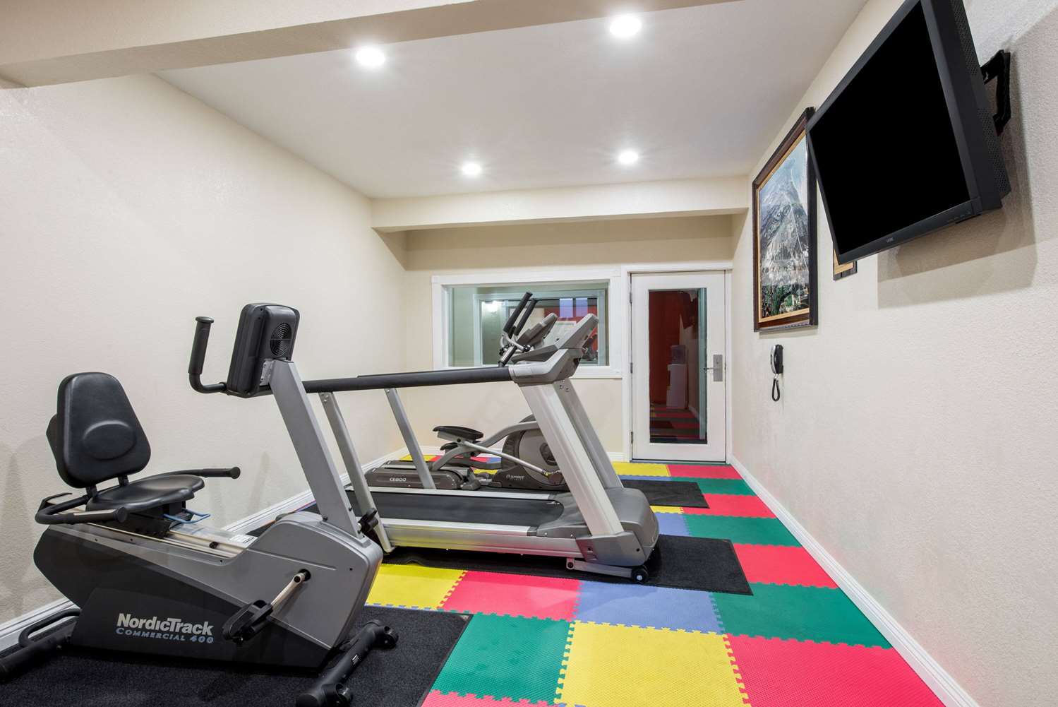 Ramada by Wyndham San Diego Airport 24/42