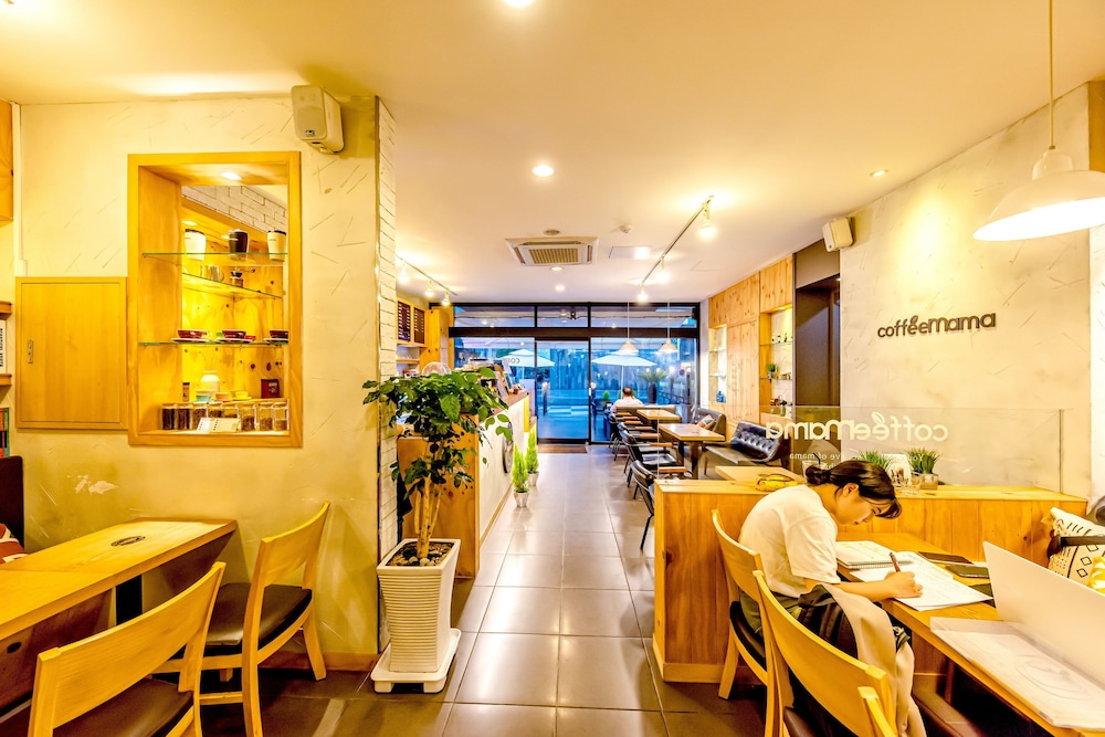 Trevi Hotel 38/46