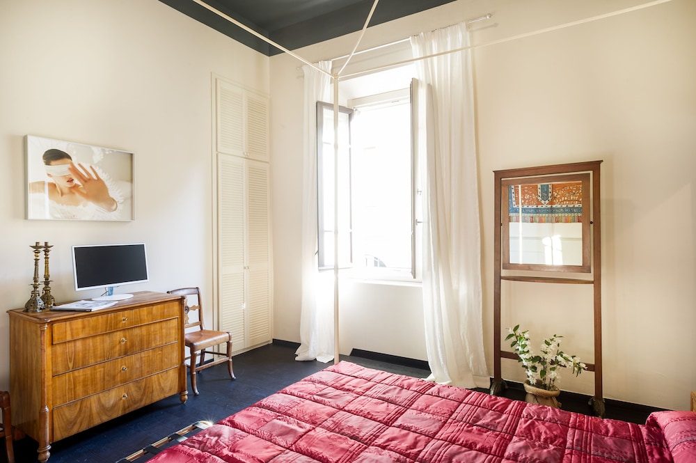 Arnobio Florence Suites 26/34