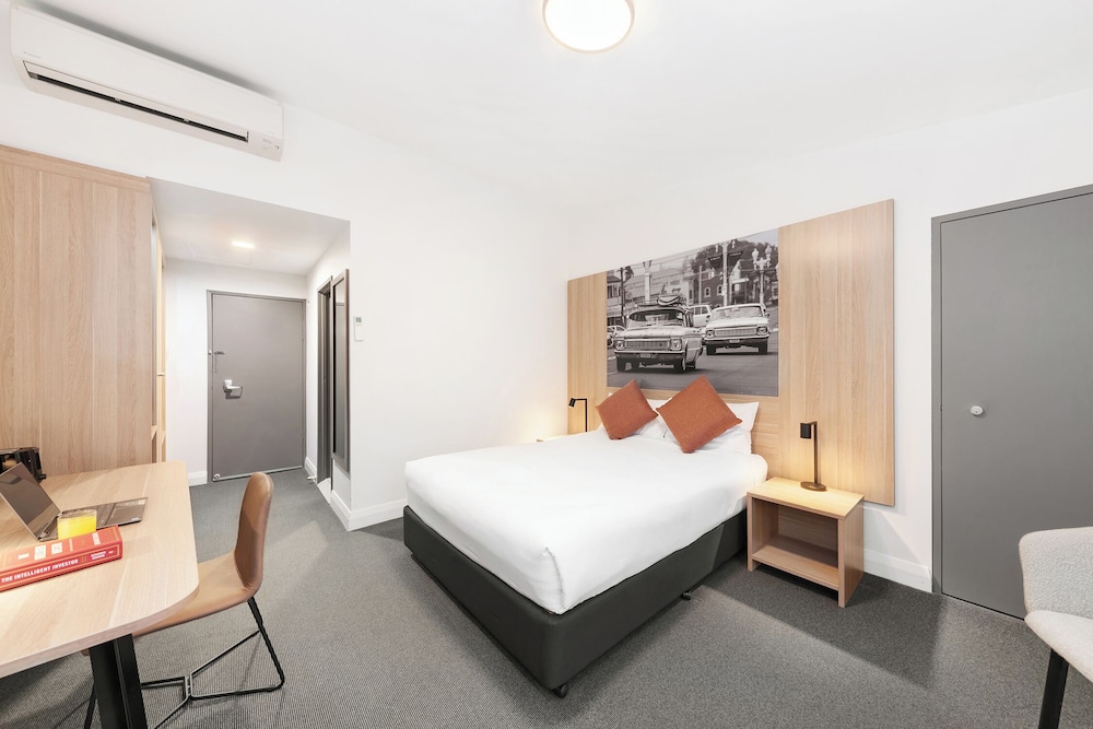 Superior, Queen Bed