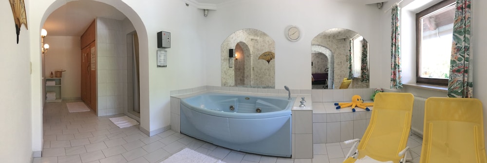 Hotel Schoene Aussicht 26/50