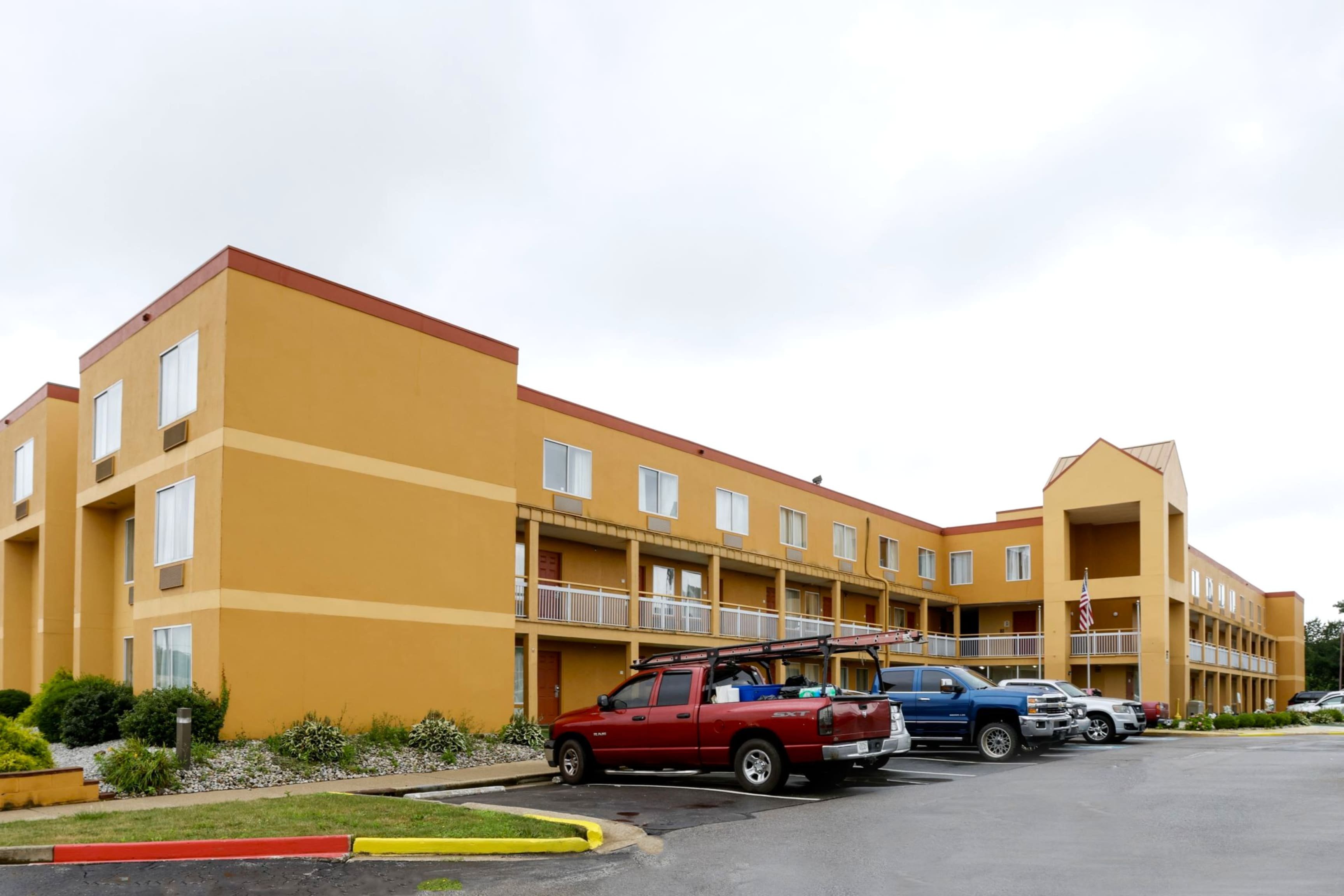 Copley Inn & Suites By OYO Akron OH 61/74