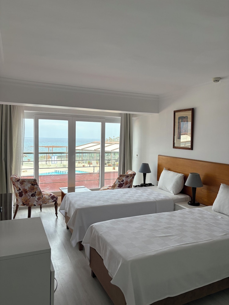 ADA BEACH HOTEL 15/50