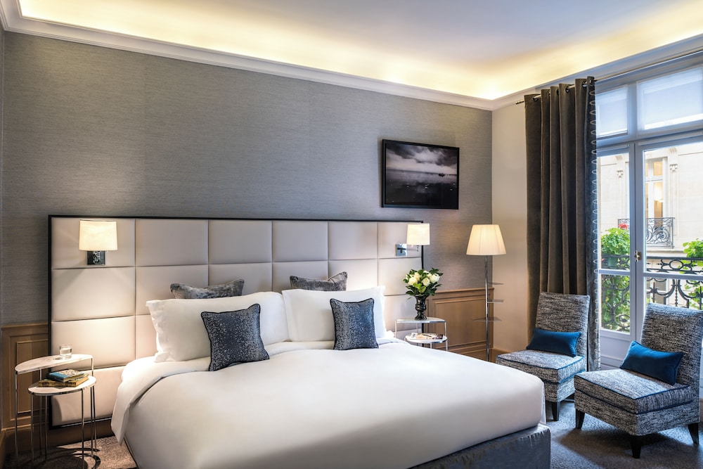 LUXURY, QUEEN BED