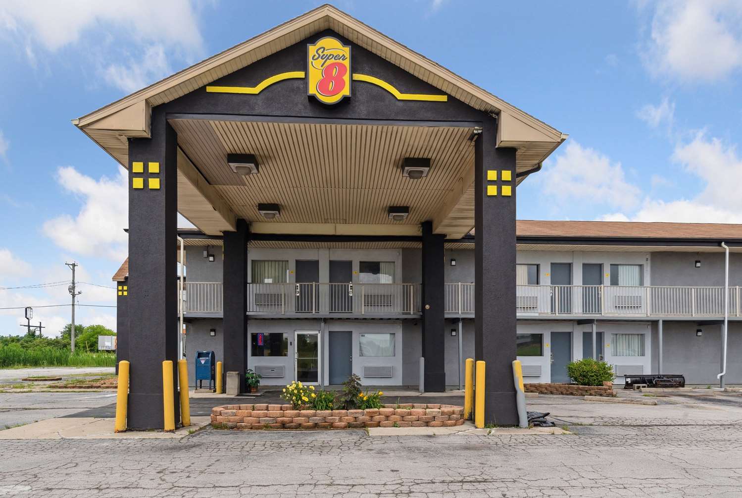 Super 8 By Wyndham Millbury/Toledo 6/54
