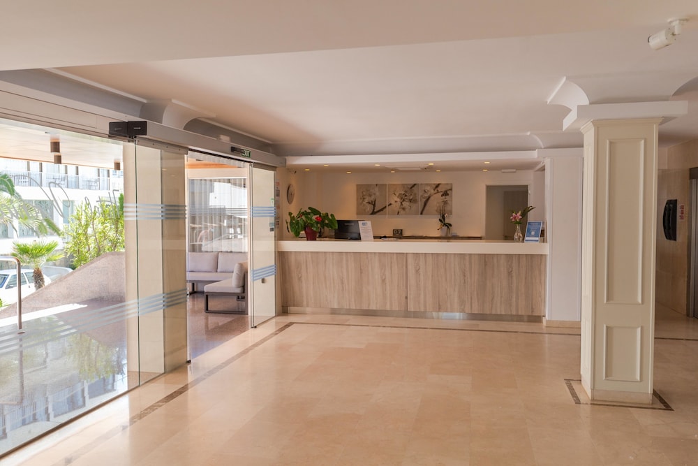 R2 Veronica Beach Hotel 8/48