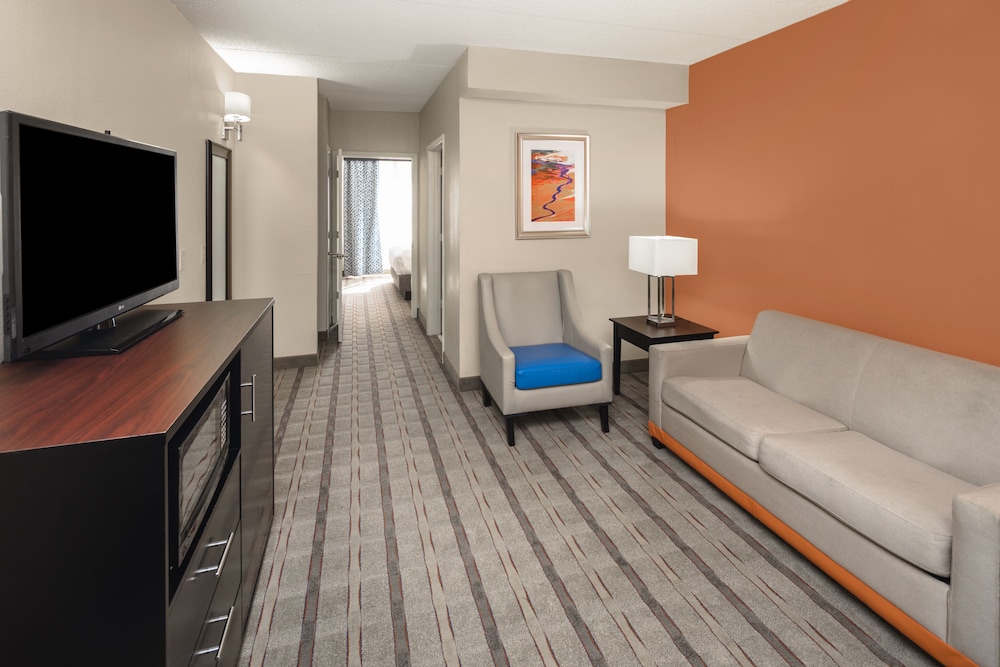 Holiday Inn Express And Suites Duluth Mall Area 50/69