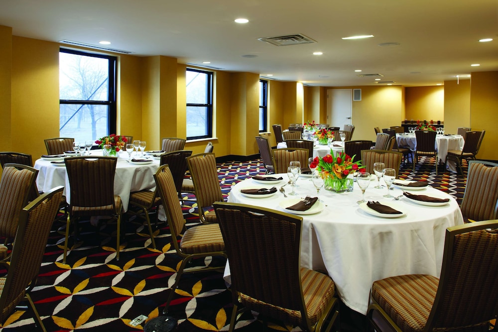 Lincoln Hotel 64/74