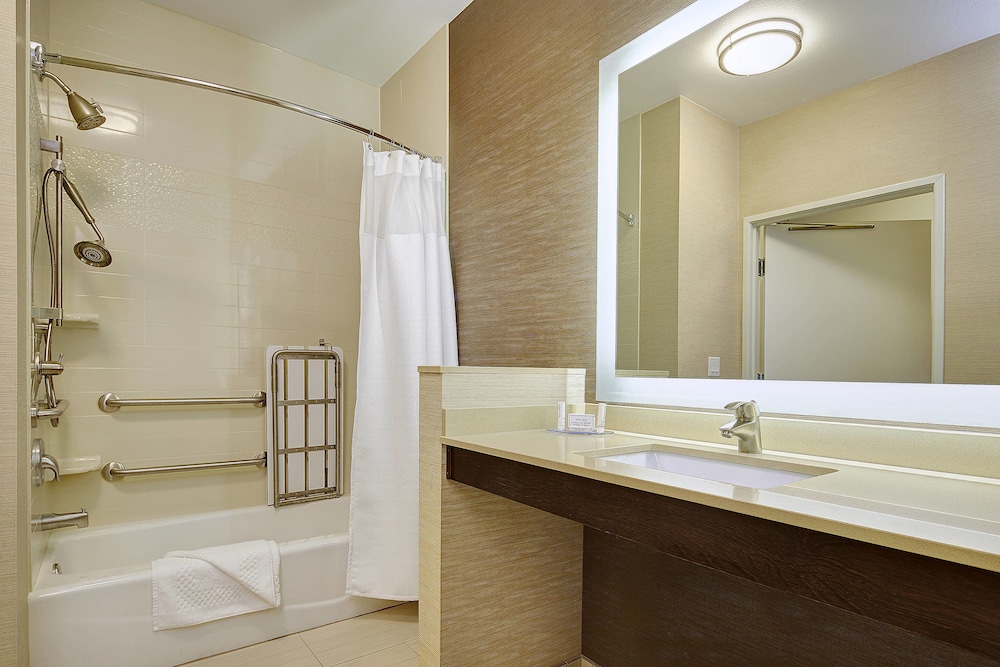 Fairfield Inn & Suites San Diego Carlsbad 10/40