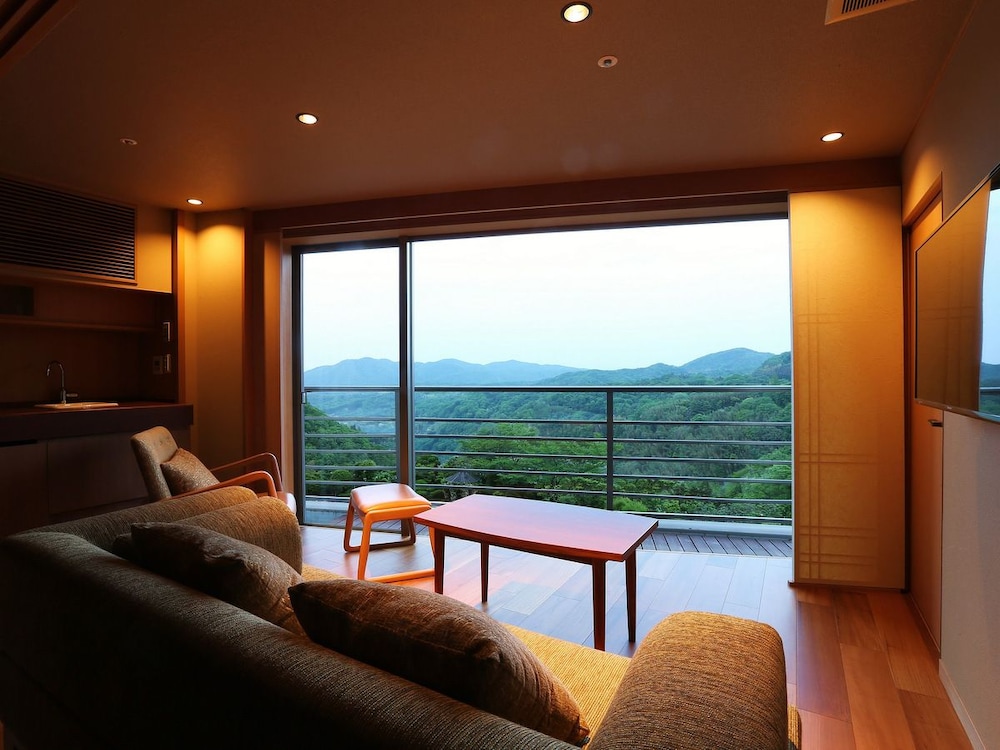 ARIMA GRAND HOTEL 30/50