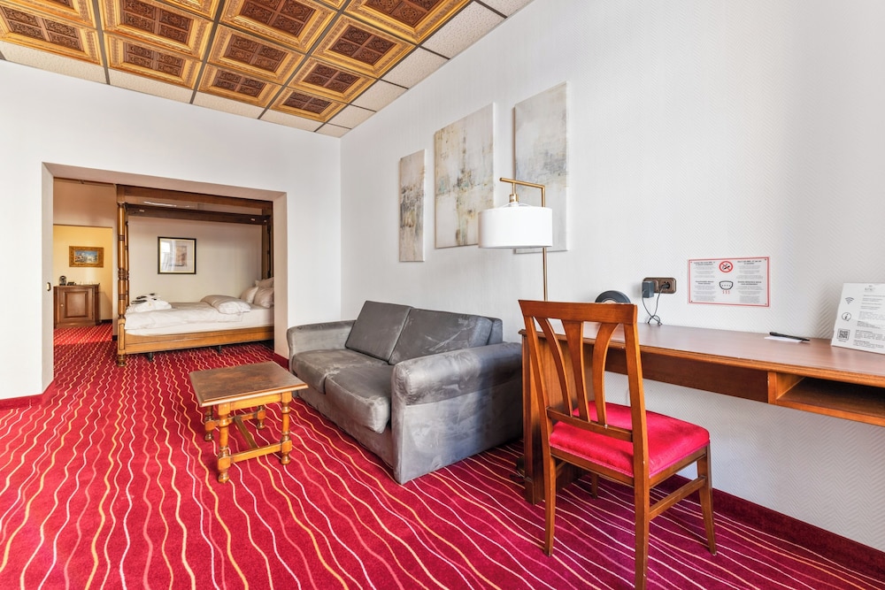 Kings First Class Hotel 58/77