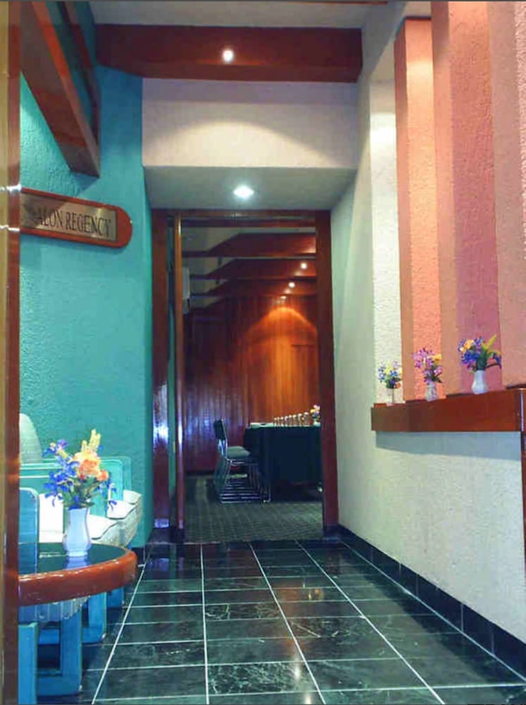 Segovia Regency Hotel 24/46