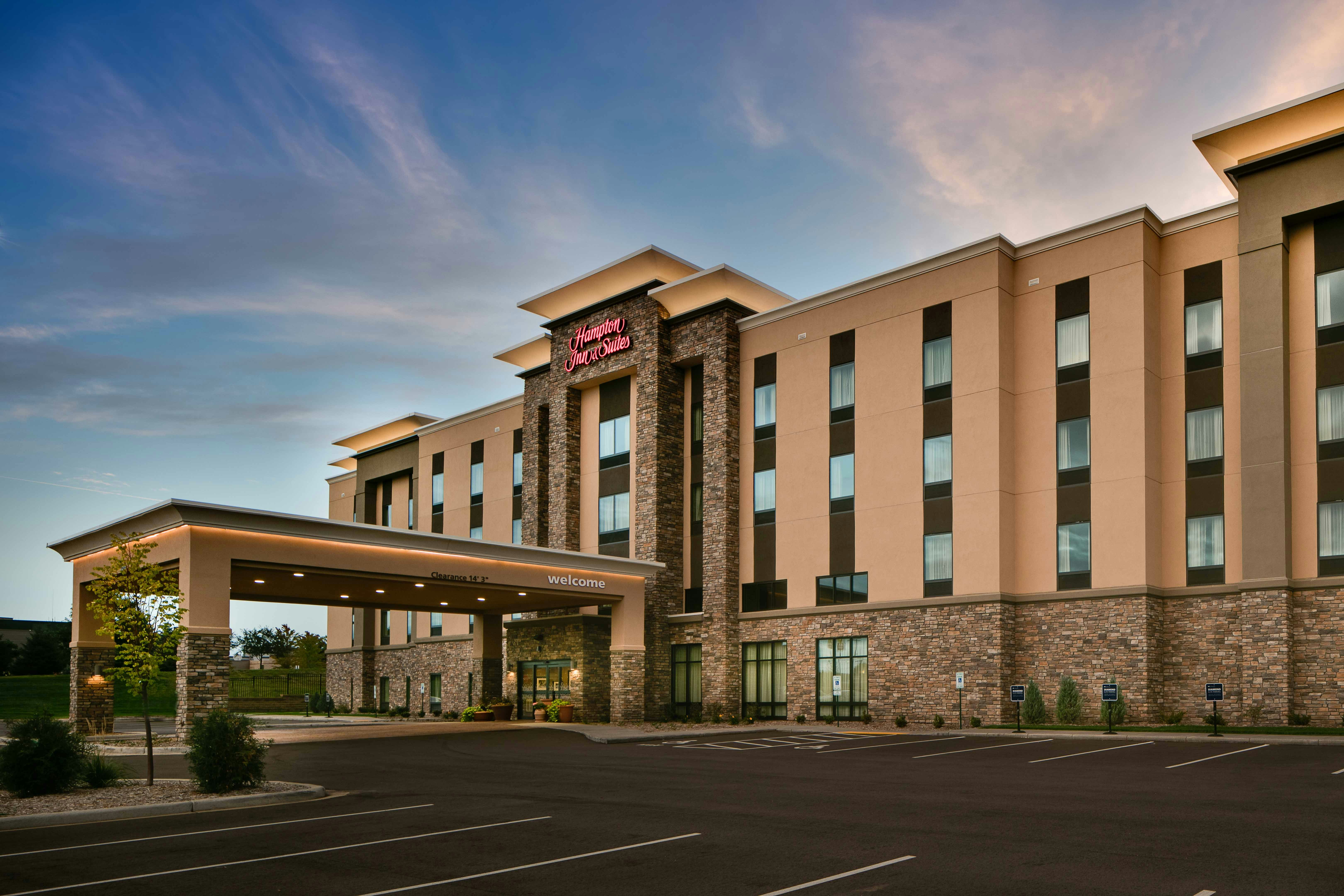 Hampton Inn And Suites Hudson Wi 37/38