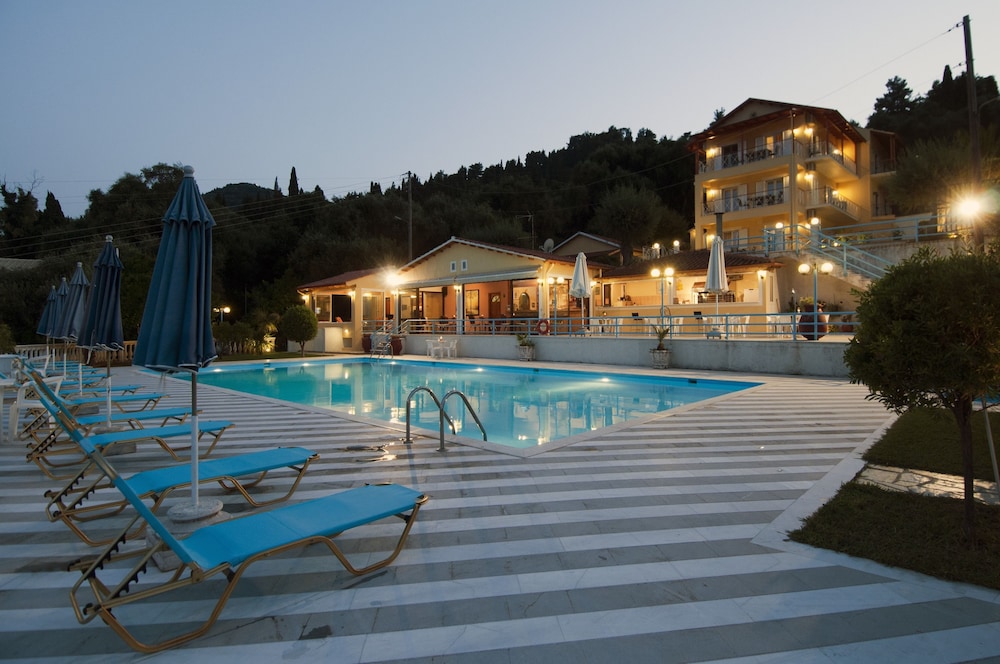 Brentanos Apartments - View Of Paradise 39/50
