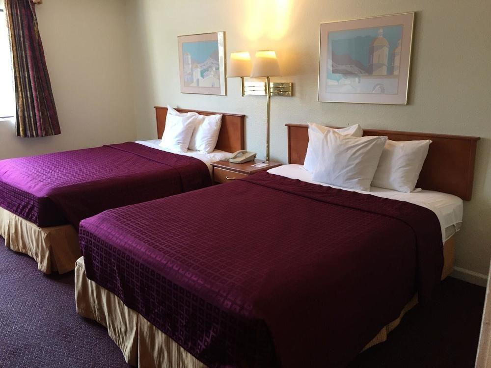 Waterloo Inn Stockton 13/20