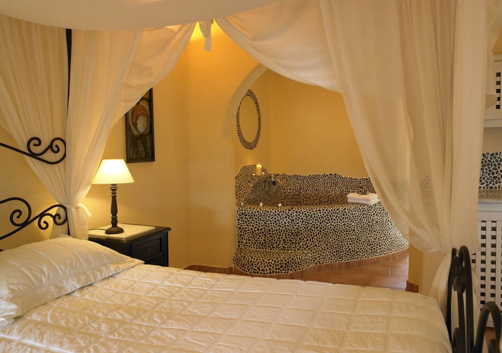 MASTER SUITE CALDERA VIEW