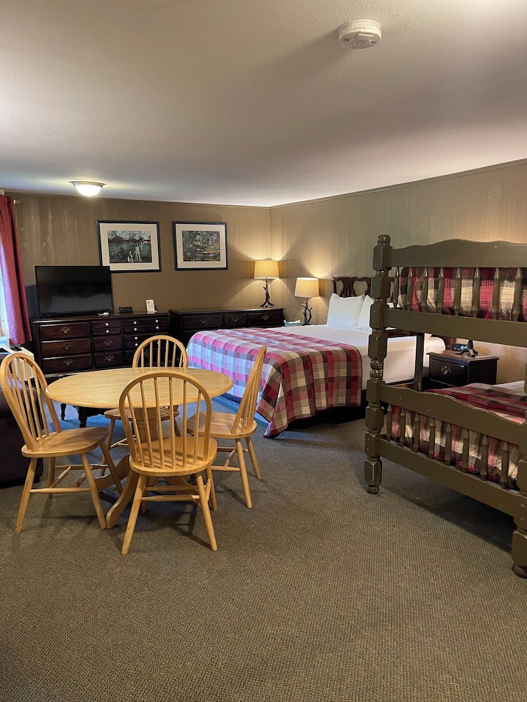 NORTHERN LIGHTS LODGE 62/70