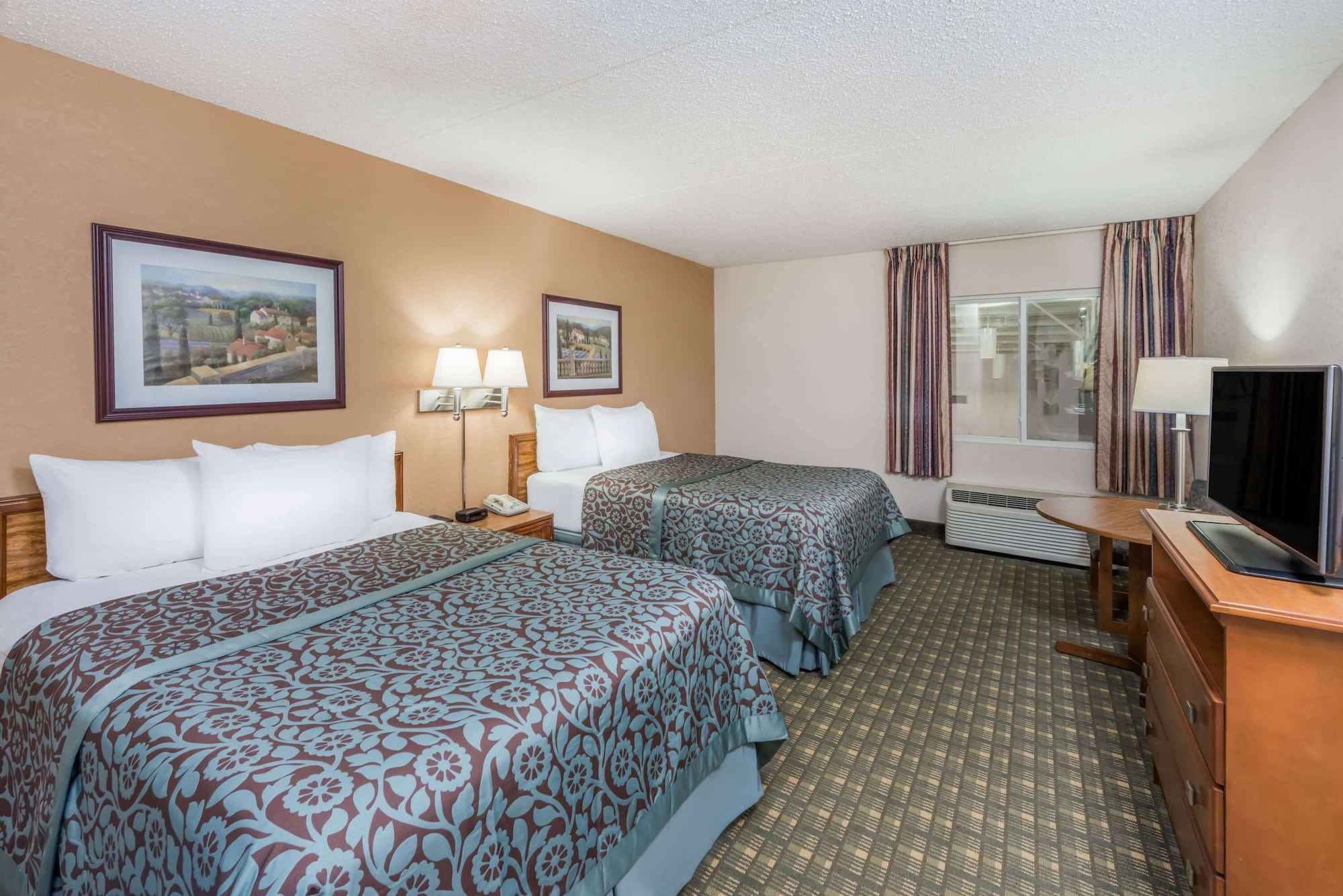 Upgrade, 2 Double Beds, Smoking