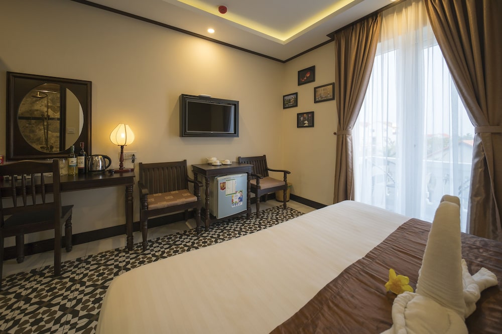 Golden Bell Backpacker Hotel and Pool Bar 21/59