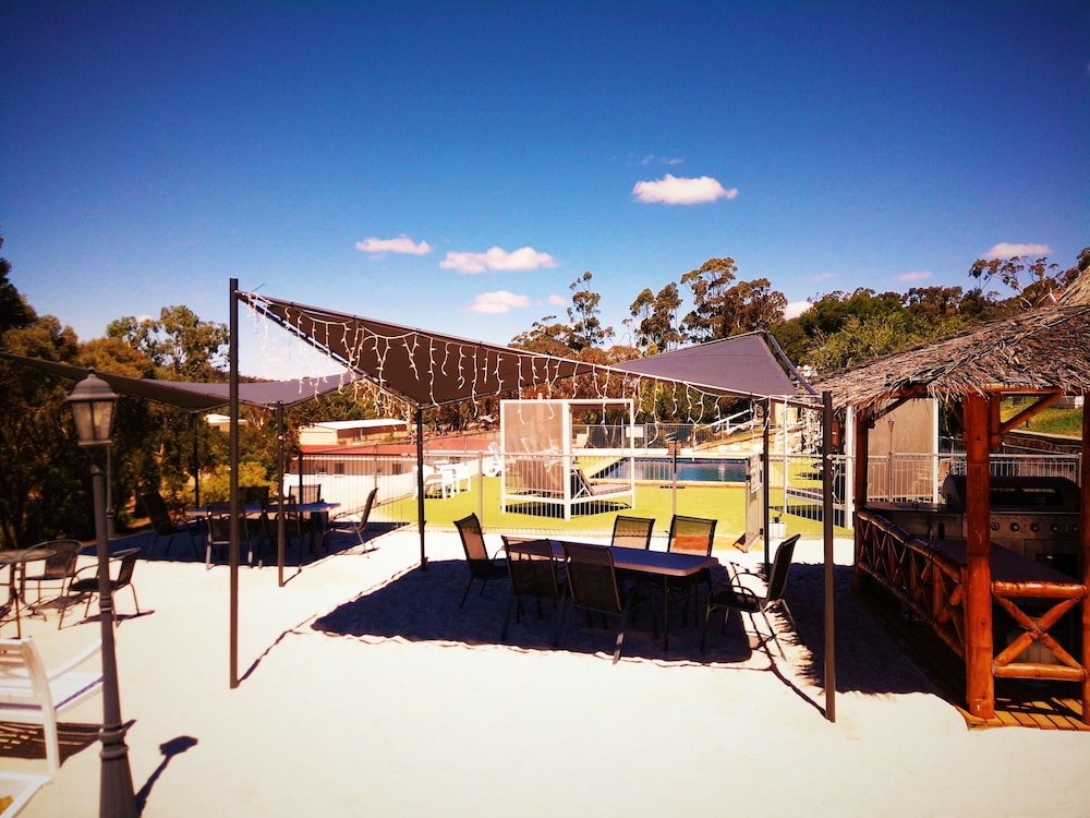 CLARE VALLEY MOTEL 8/62