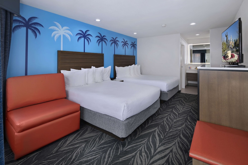 ROOM, 2 QUEEN BEDS, KITCHEN