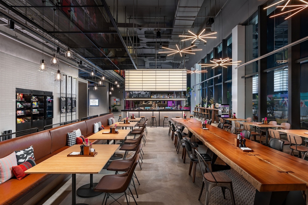 Moxy Bangkok Ratchaprasong 36/50